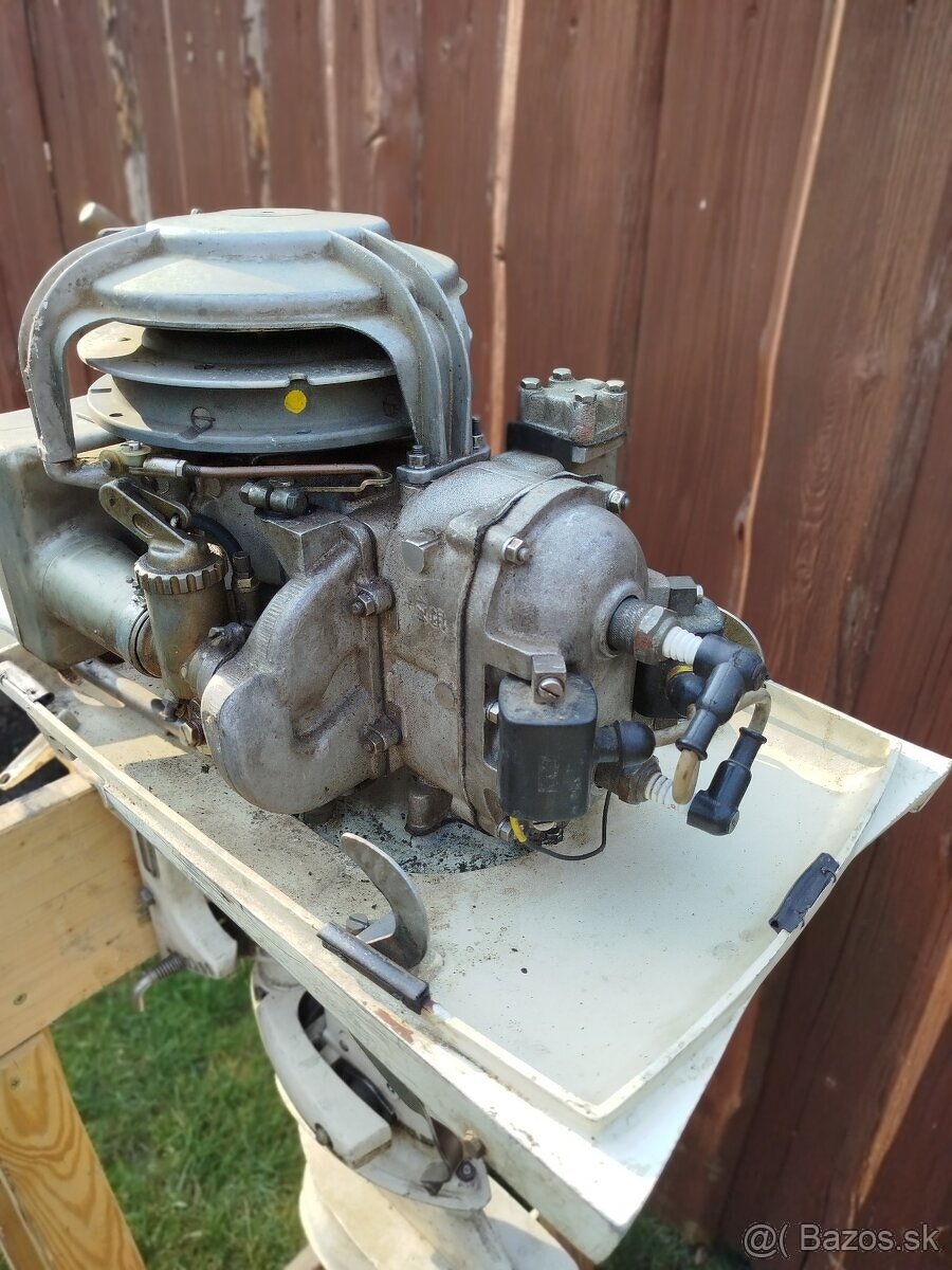 ZÁVESNÝ LODNÝ MOTOR VOLVO PENTA 25HP - 7