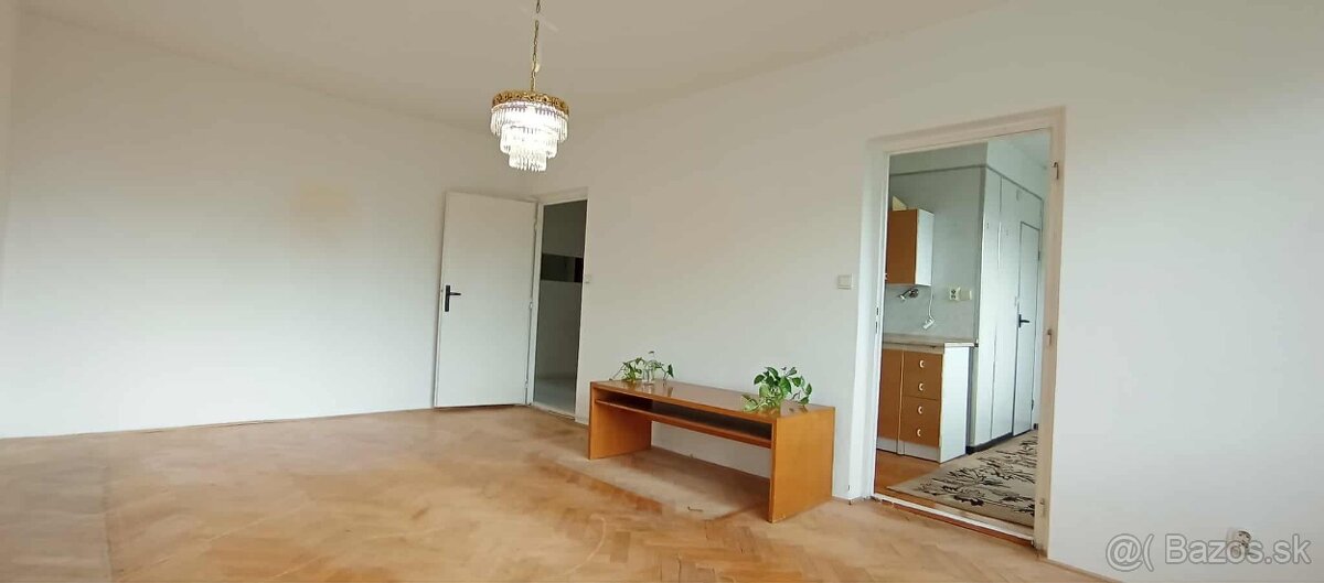 Výnimočný 3,5-izbový byt priamo v centre Lučenca – Námestie - 7