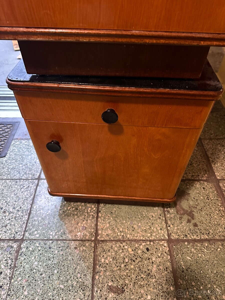 Starožitné staré masívne skrine - 7