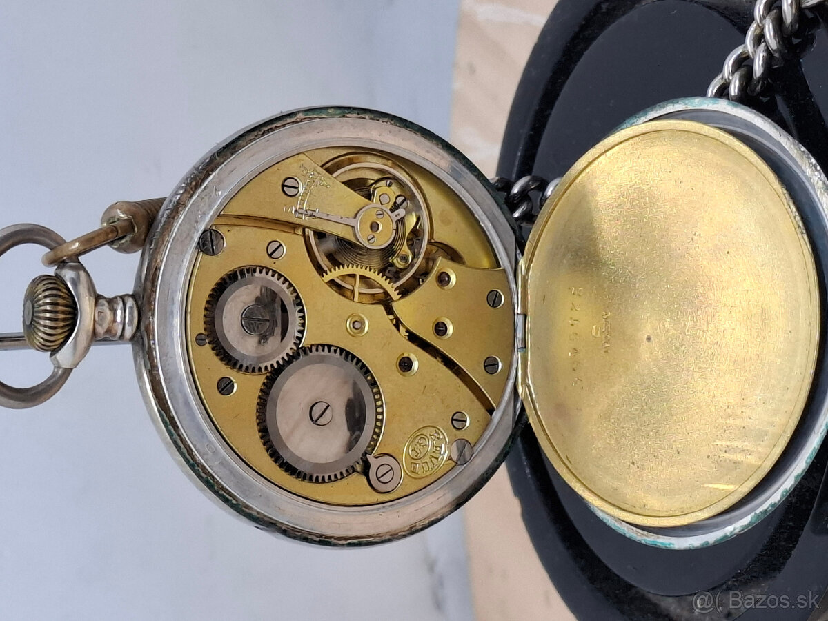 Predám funkčné starožitné strieborné vreckové hodinky REVUE - 7