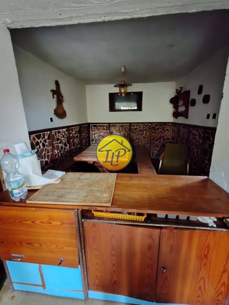 Pozemok 5656 m2 so starým domom na predaj v meste SNV. - 7