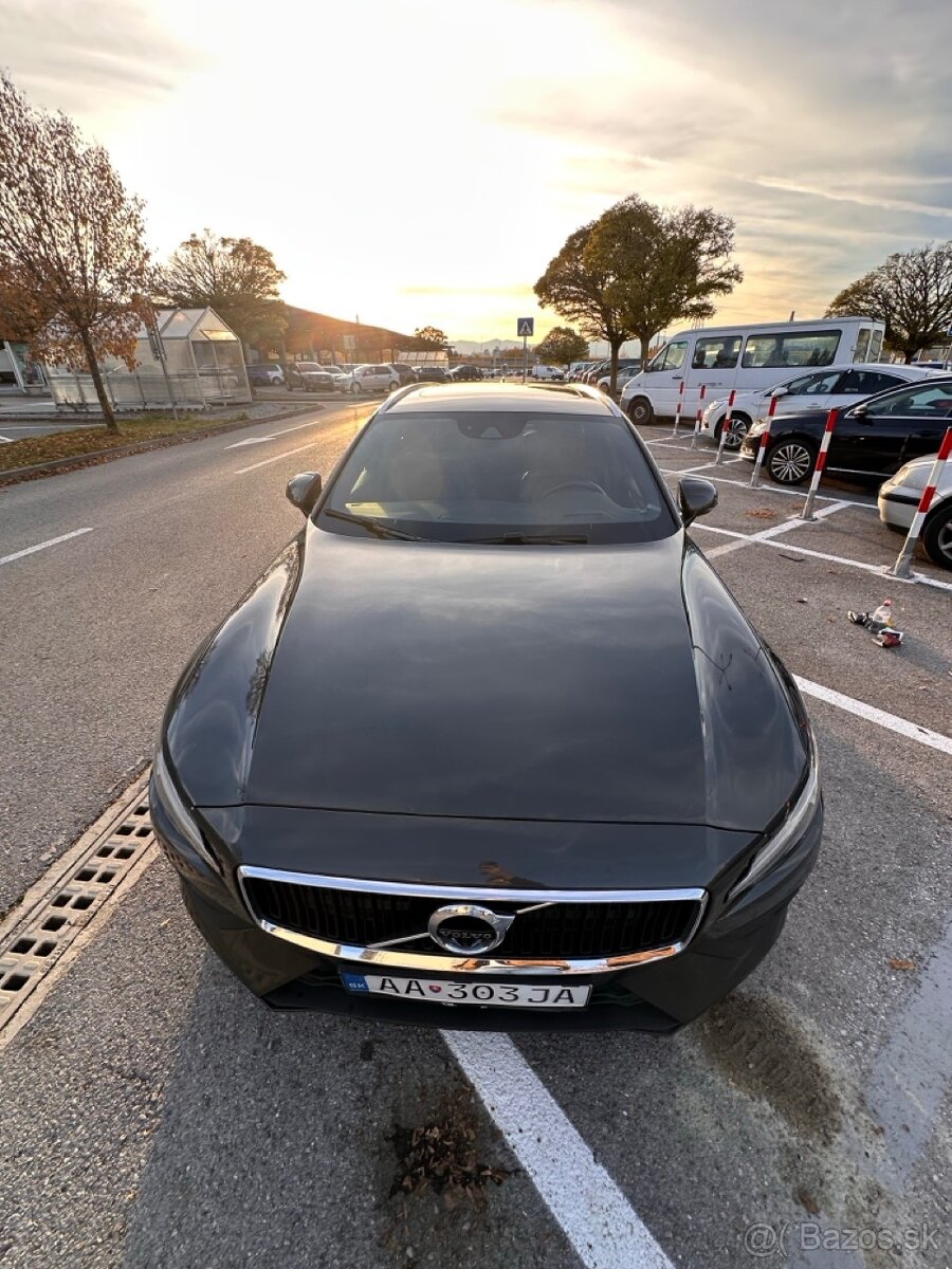 Volvo V60 2.0 4×4, rok 2020 – plná výbava - 7
