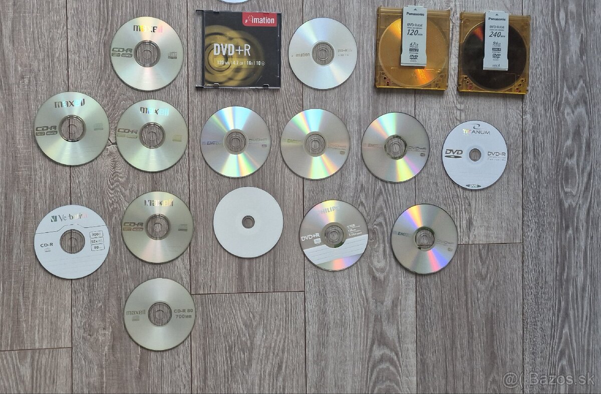 DVD A CD spolu cca 20 ks - 7