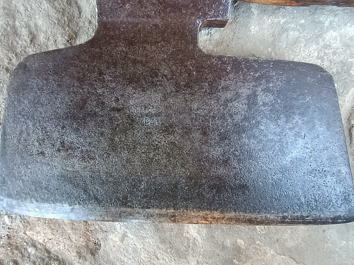 sekera,sekery,hoblík,nebožiec,staré náradie, topor 232 - 7