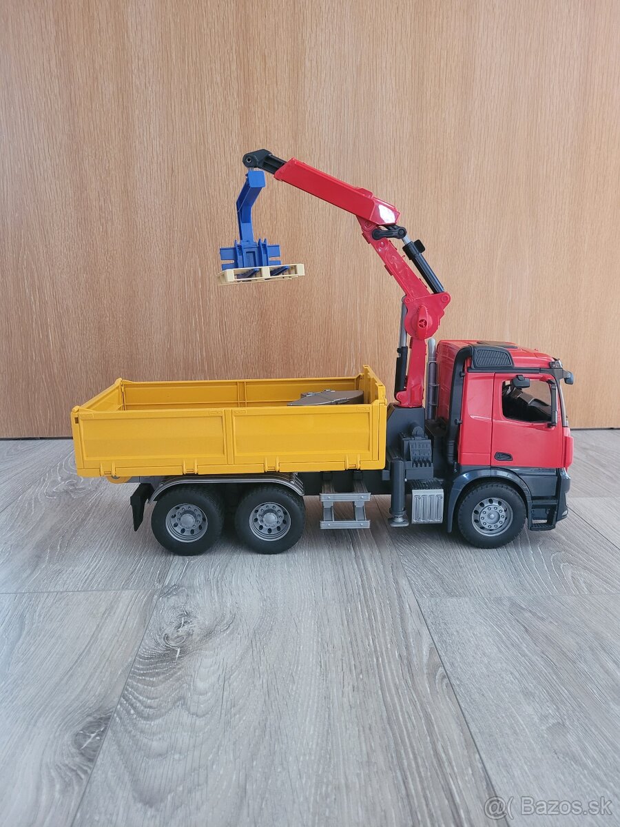 Bruder nakladne auto s rukou - 7
