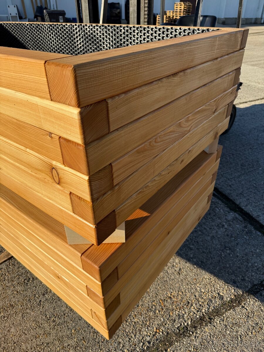 Vyvýšené záhony na mieru červený smrek - 7