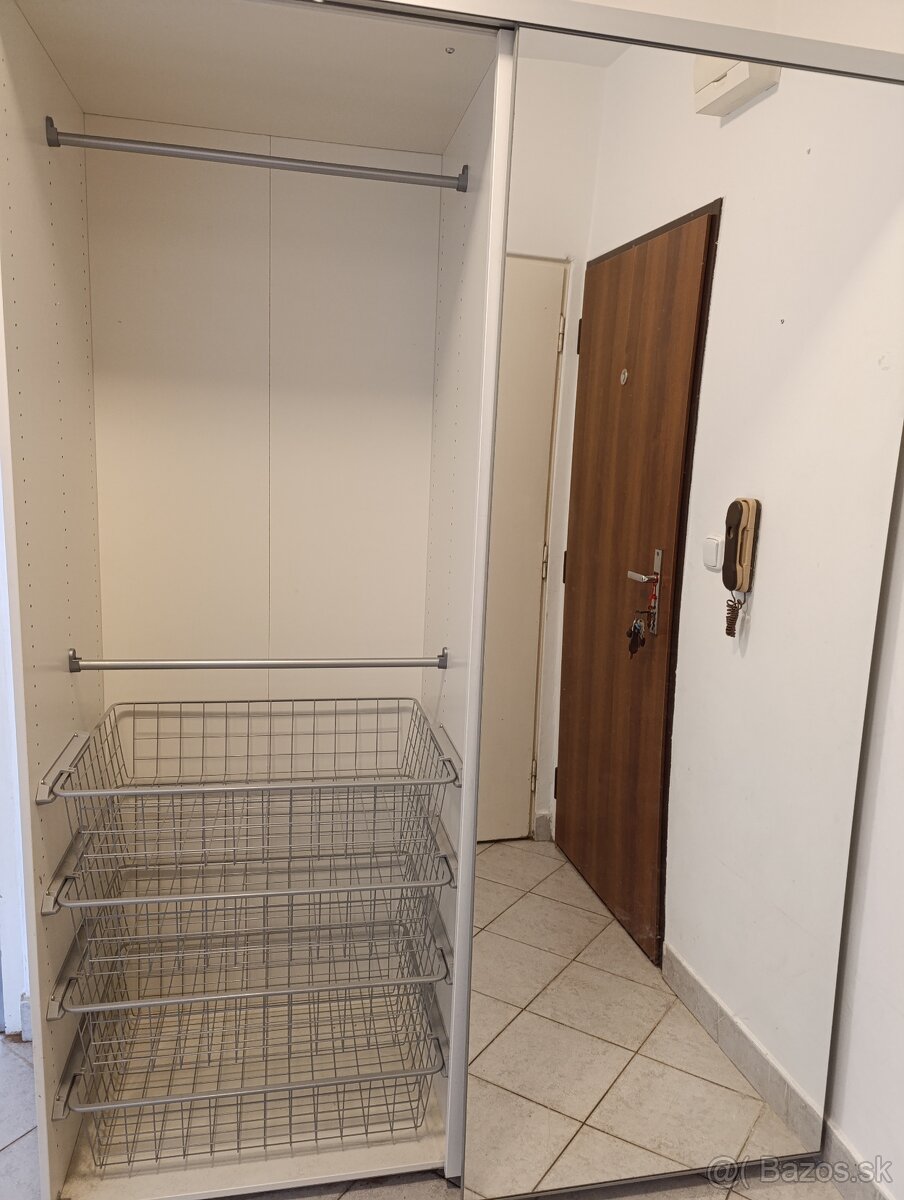 Šatníková skriňa - 7