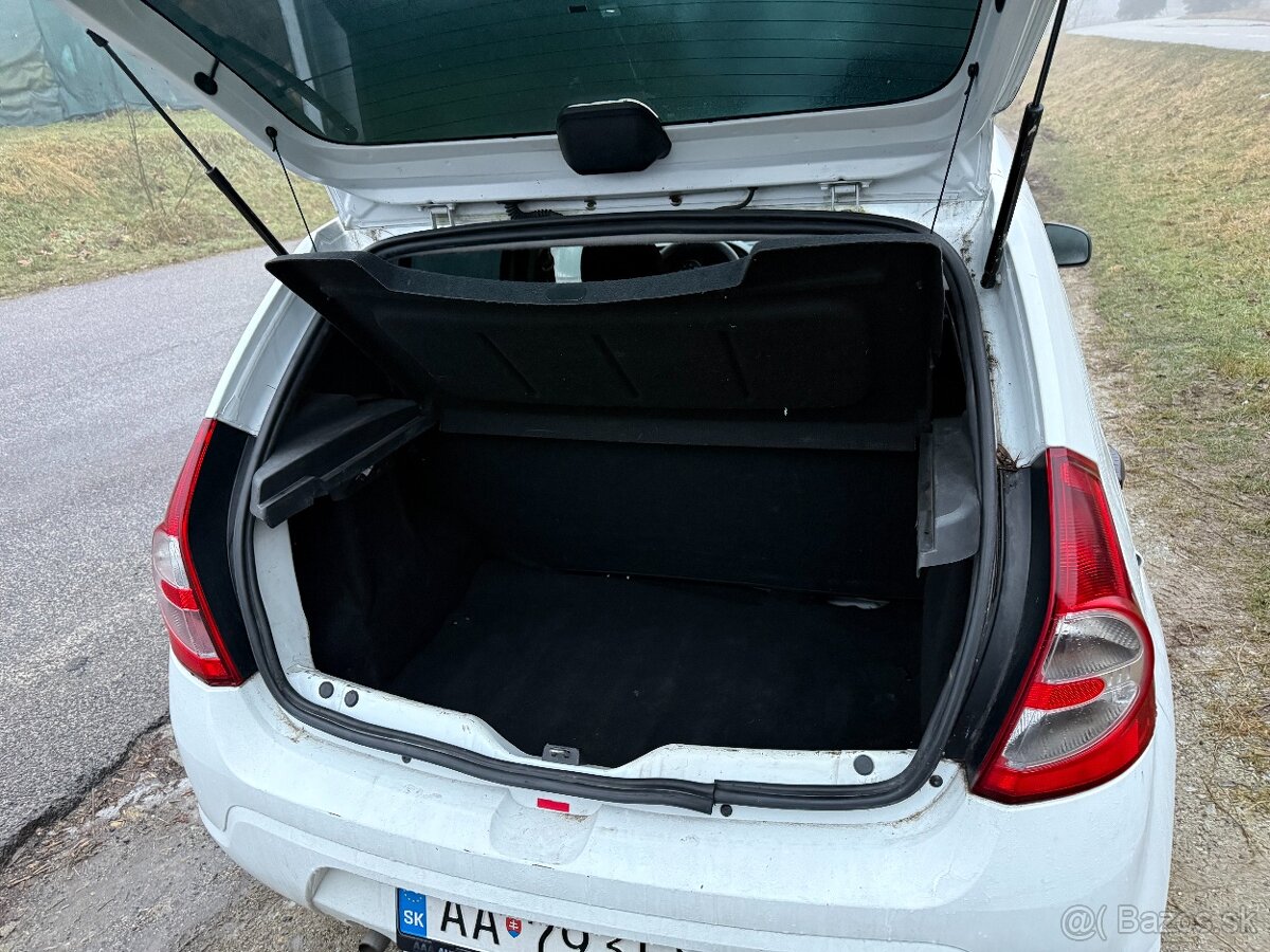 Predám Dacia Sandero 1.4 benzín, rok výroby 2010 - 7