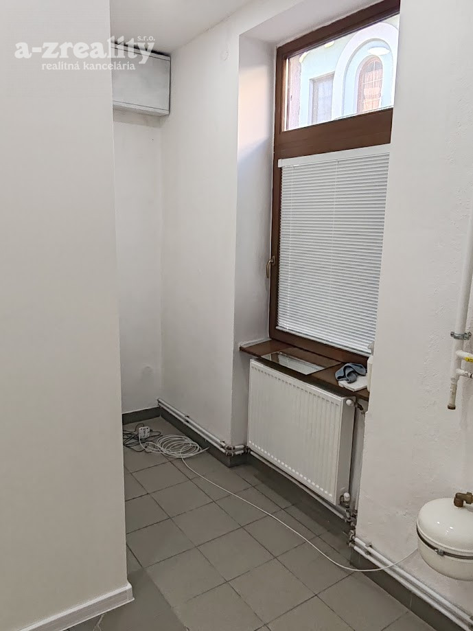 Komerčný priestor v centre Komárna na prenájom - 7