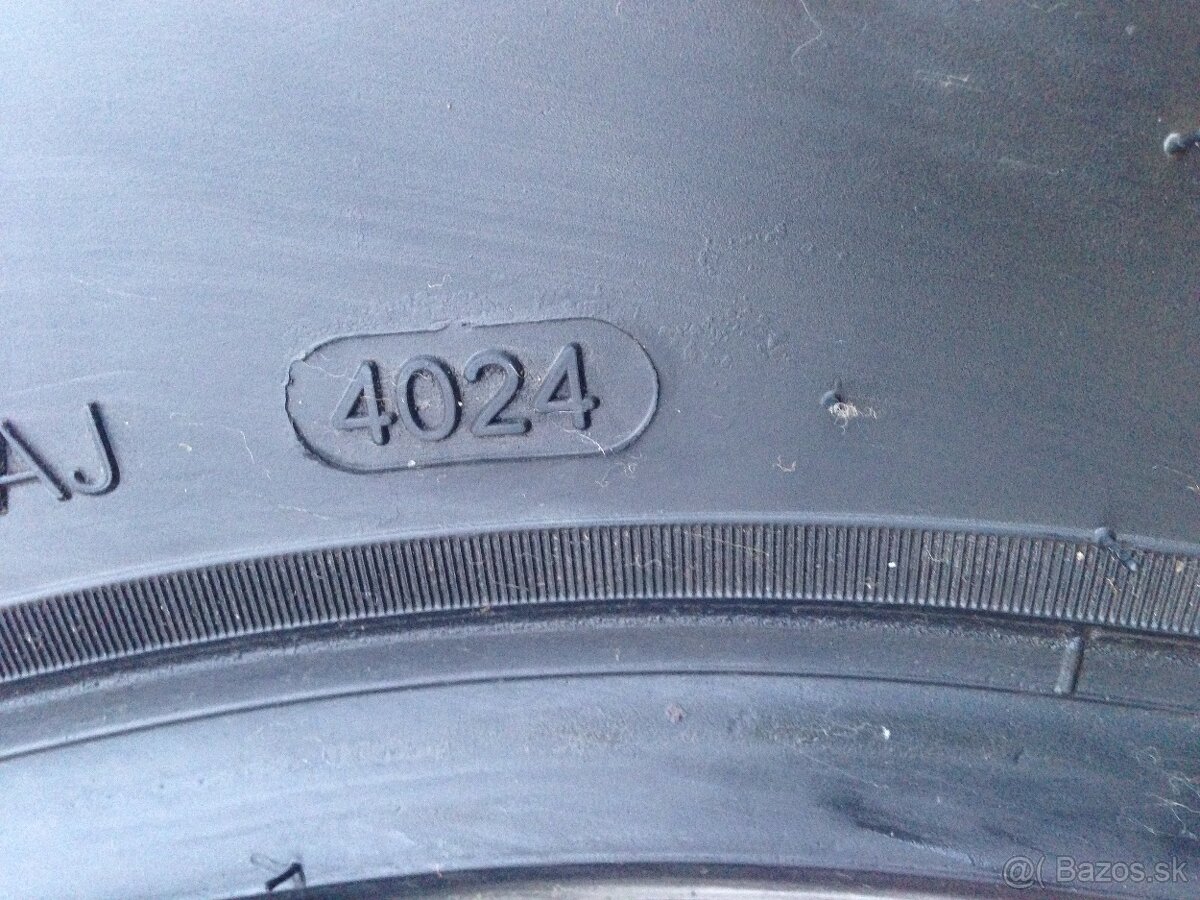 Predám zimné Pneu 215/65r16 5/6mm - 7