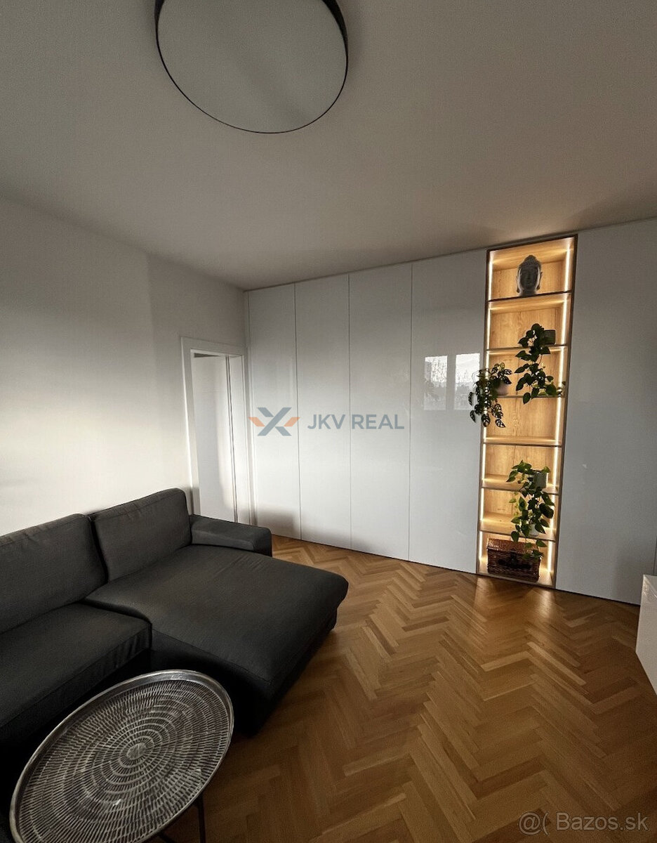Na prenájom kompletne zariadený 3-izbový byt s lodžiou a bal - 7