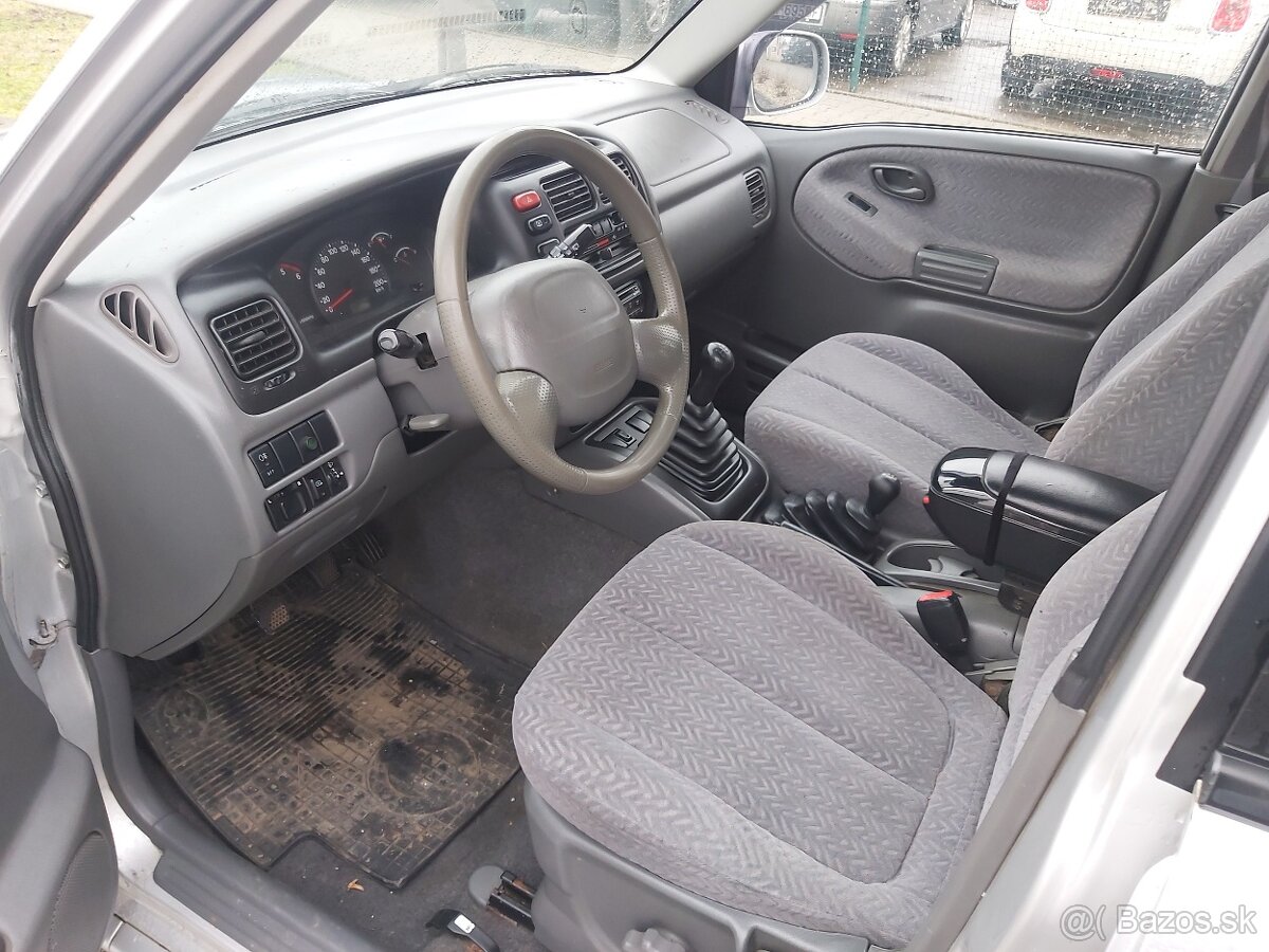 Suzuki Grand Vitara 2.0 TD ABS A/C - 7