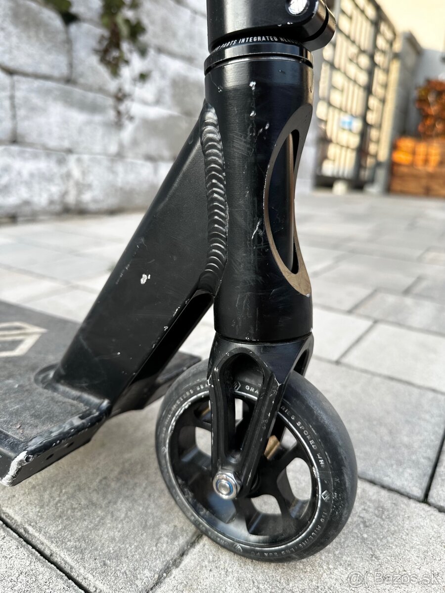 Kolobežka freestyle STRIKER GRAVIS L black - 7