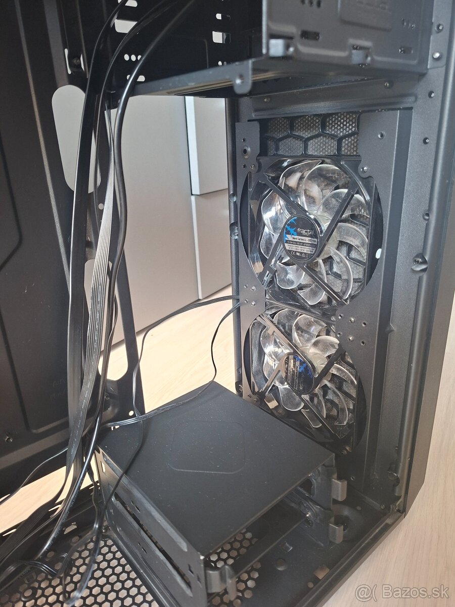 ATX skrinka Fractal Design - 7