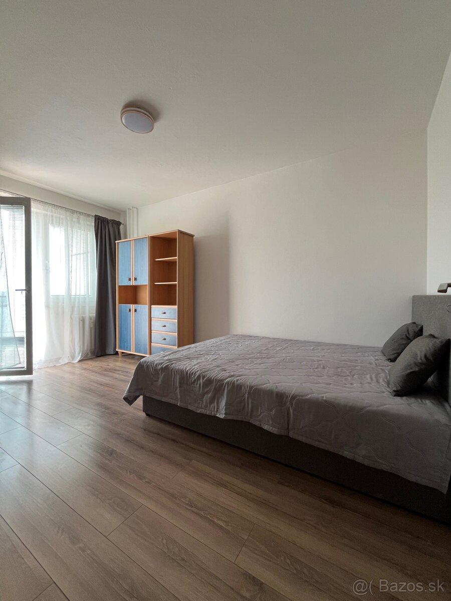 Pekný 3-izbový zariadený byt s loggiou - Sofijská ulica - 7