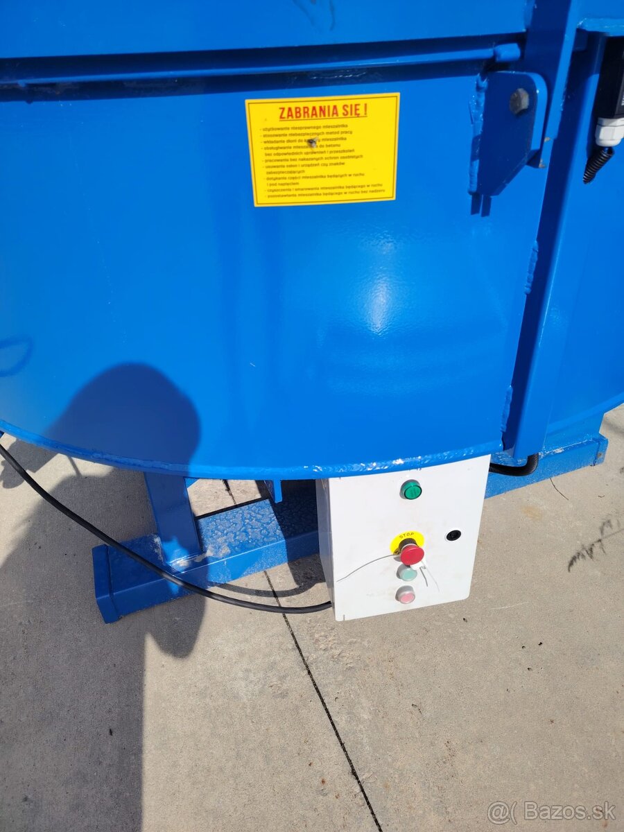 ELEKTRICKÁ MIEŠAČKA 1200L - 7