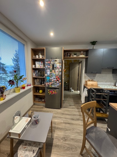 PREDAJ 2-izbového zrekonštruovaného bytu SEREĎ - 7