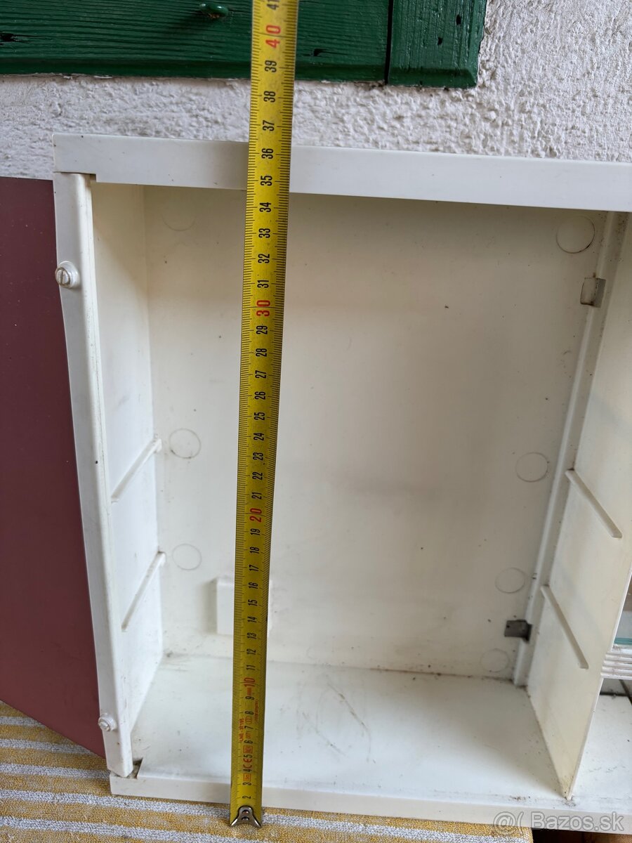Biela plastová skrinka - 7