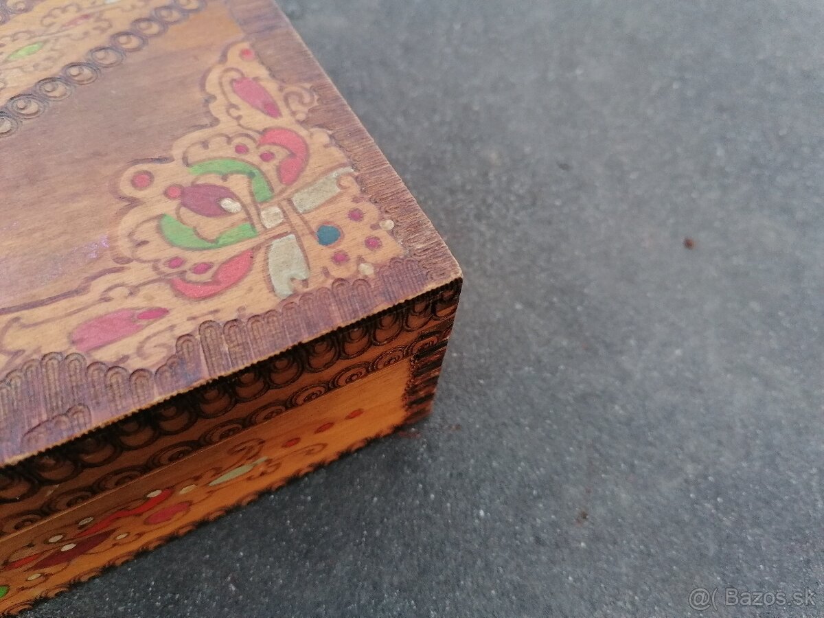 Predám starožitná drevená šperkovnica - 7