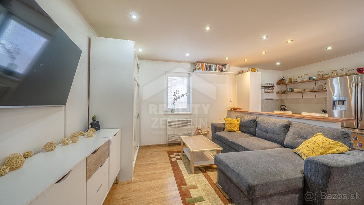 Chyžka v tichej uličke Zálužíc - 7