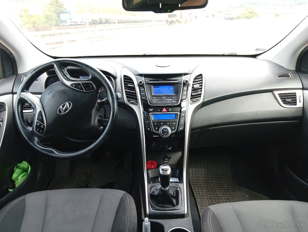 Predám hyundai i30 CW r.v2016 - 7