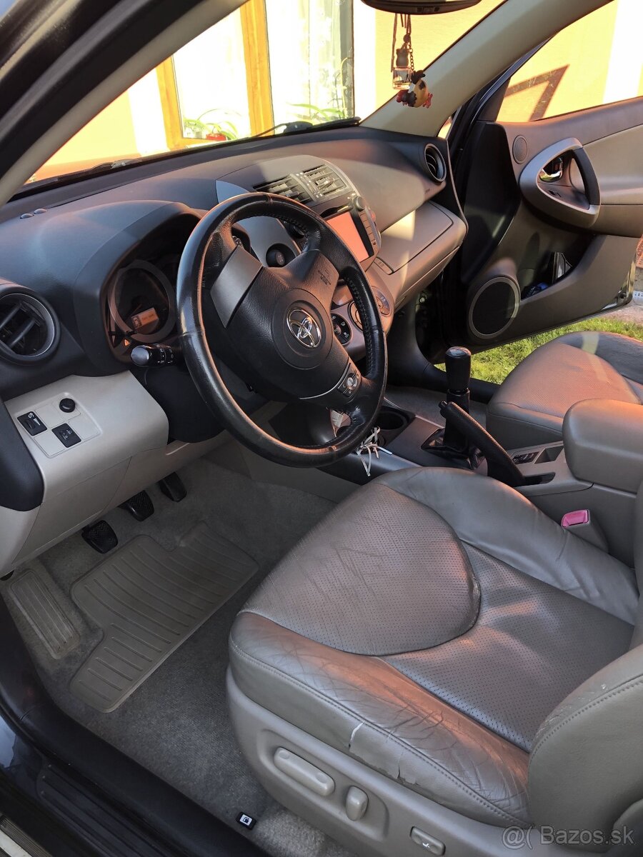 Toyota RAV4 - 7