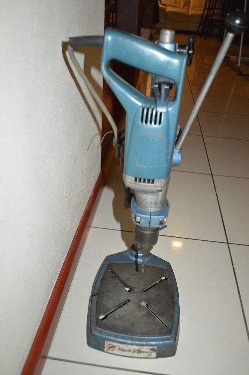 predam masivny liatinovy stojan s vrtackou B&D - 7