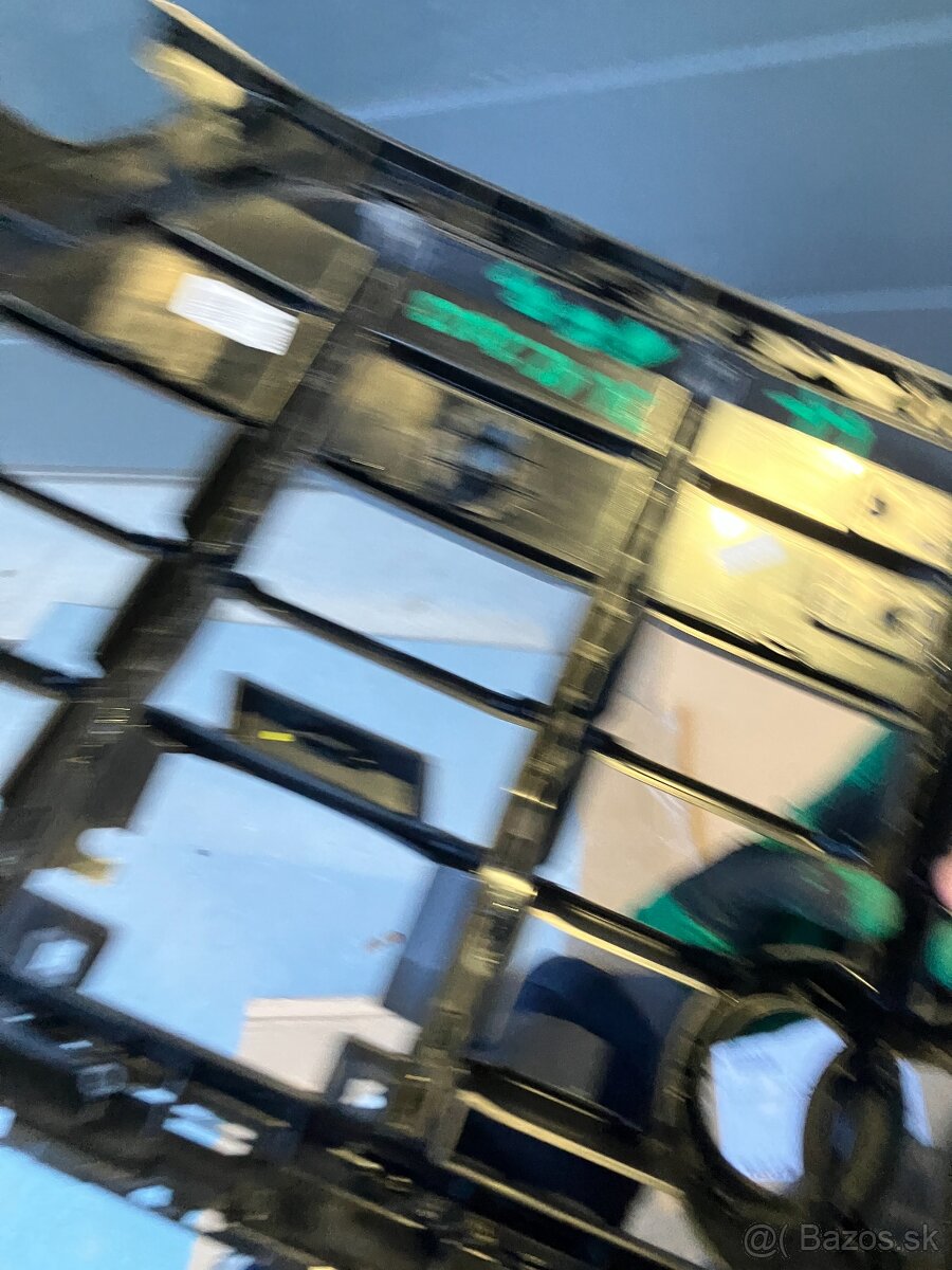 maska mrizka grill audi q8 19- cerna sq8 - 7