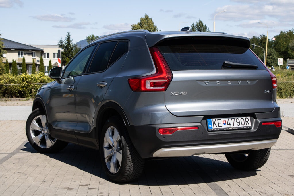Volvo XC40 D4 Momentum (2018) - 7