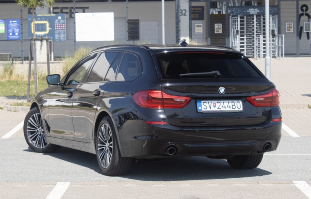 BMW 520d xDrive Touring z roku 2018 - 7