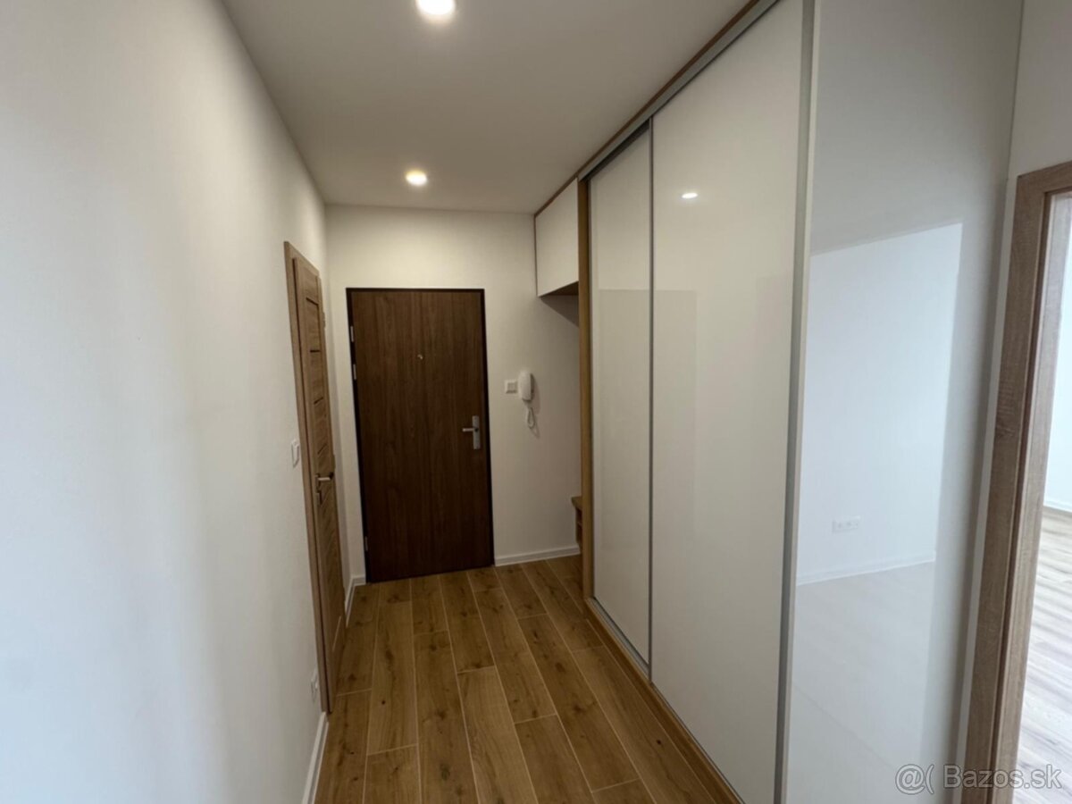 Predám 3 izbový kompet prerobený byt - 7