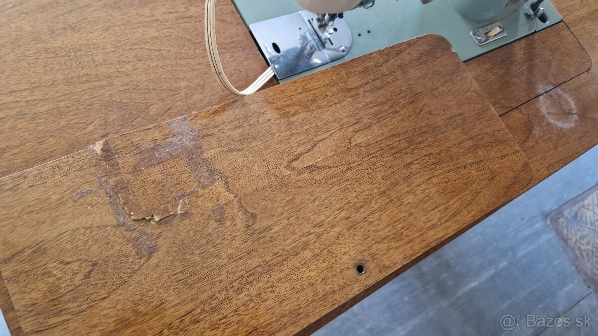 Šijací stroj zn. LADA - 7