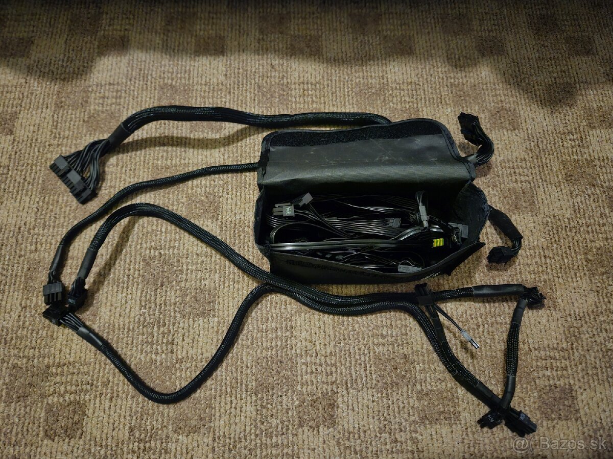 PC zdroj Corsair RM650x - 7