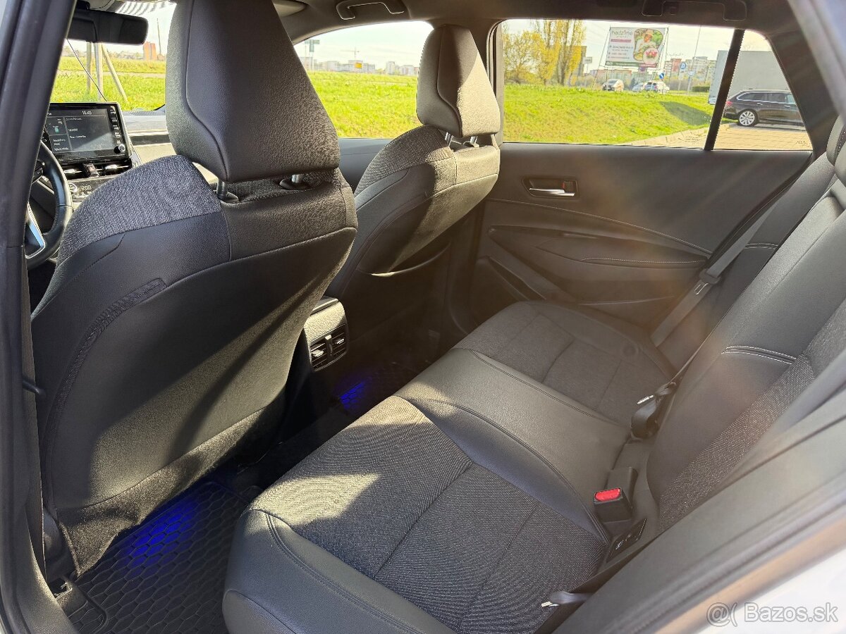 Toyota Corolla HYBRID 2.0 ST E-CVT - 7