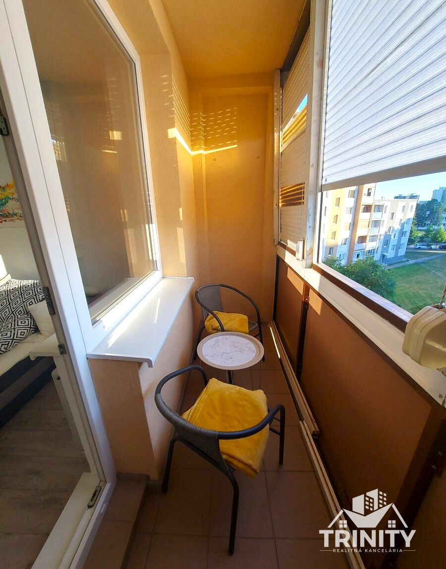 Na prenájom kompletne zariadený 1-izbový byt s balkónom v me - 7