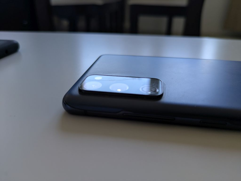 Predám Samsung Galaxy S20 FE - 7