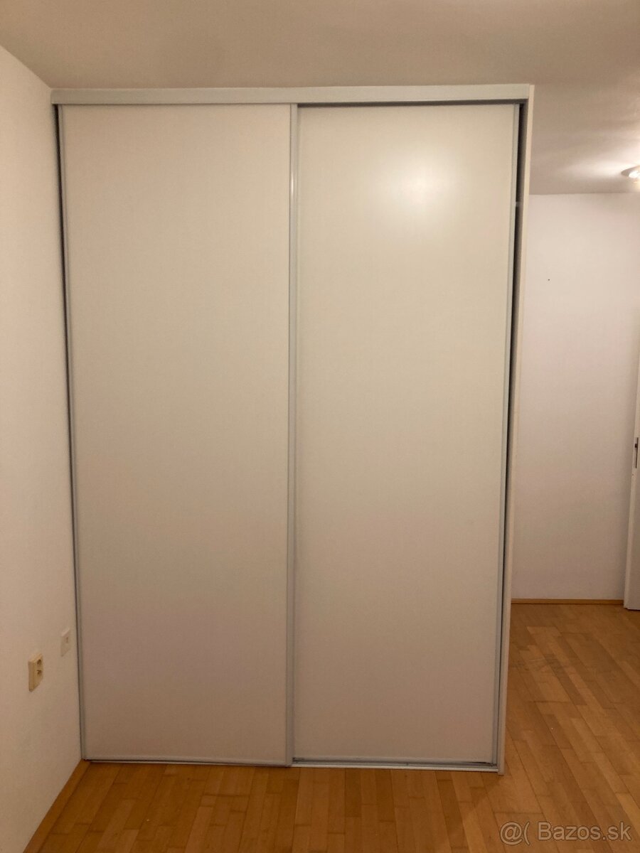 Kuchynske skrinky+vstavana skrina - 7