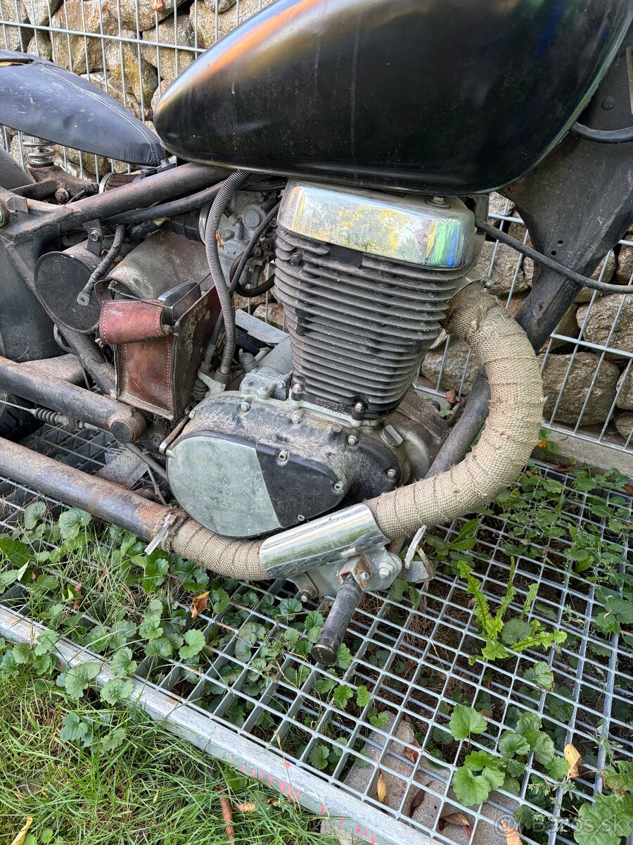 Suzuki Savage 650 Bobber - 7