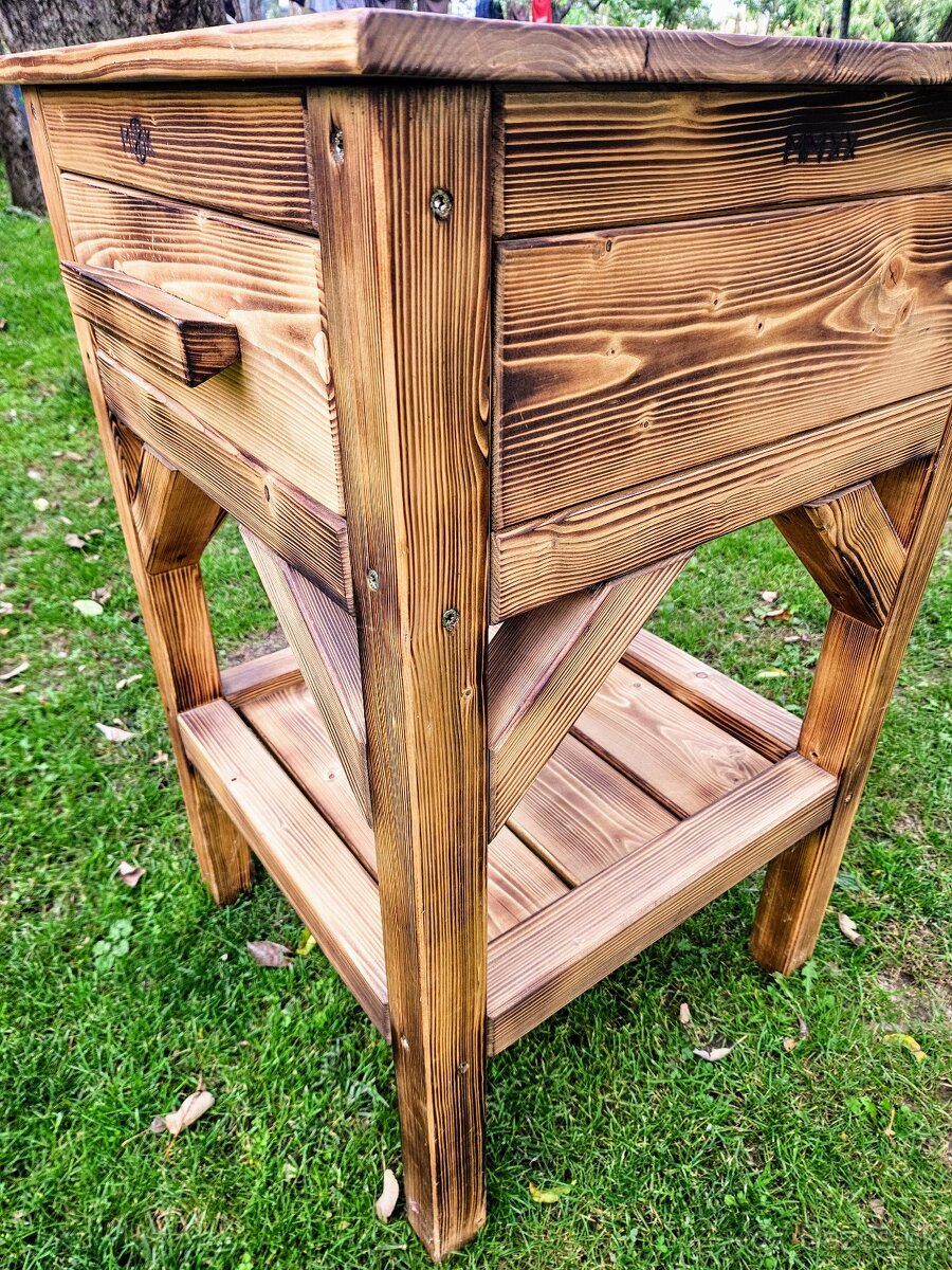 Obslužný stolík zo smrekového dreva - 7