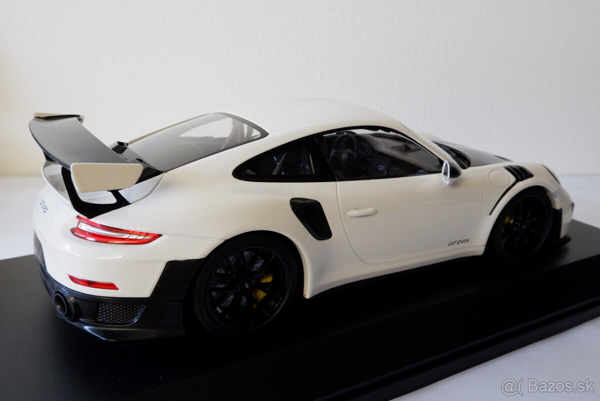 Porsche 911 GT2RS White/Black - 7