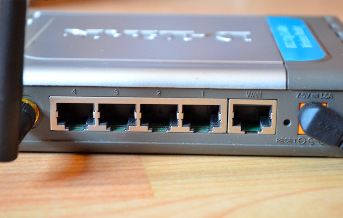 WiFi Routery Belkin, D-Link - 7