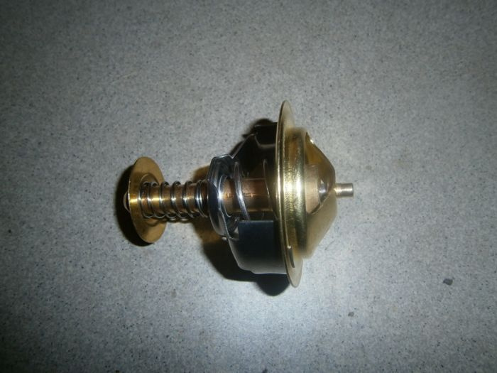 Teleso termostatu a termostat Zetor 25 - 7