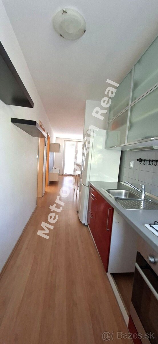 Slnečný a klimatizovaný 3 izbový byt s loggiou pri parku – foto 12
