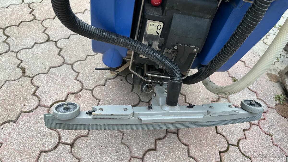 Predam profesionálny Podlahový umyvaci,Cistiaci stroj Numati - 7