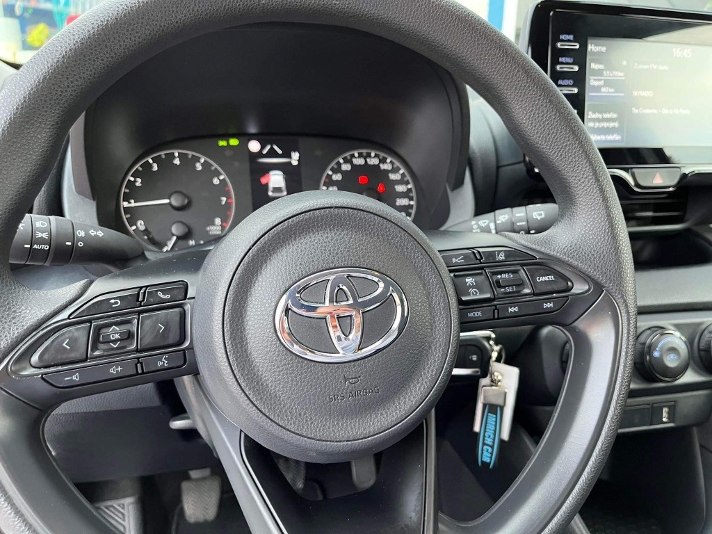 Toyota Yaris 1.0 - 7