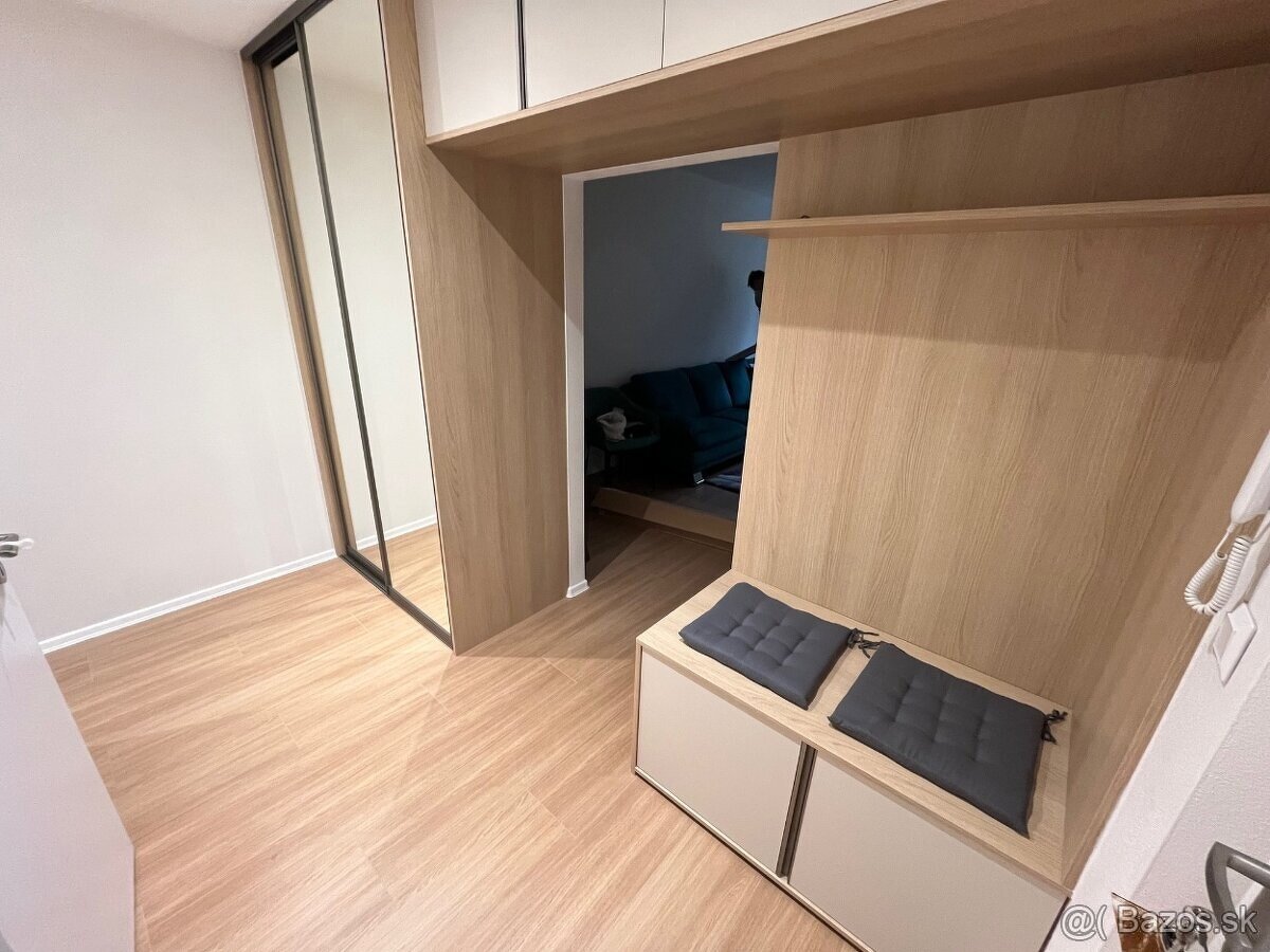 Krásny slnečný 2 izbový novozrekonštruovaný byt - 7