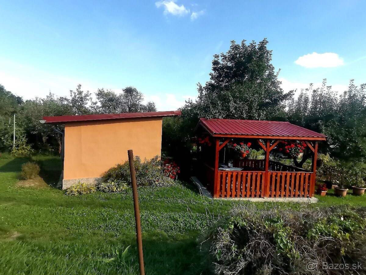 Predaj, murovaná chatka s altánkom - 7