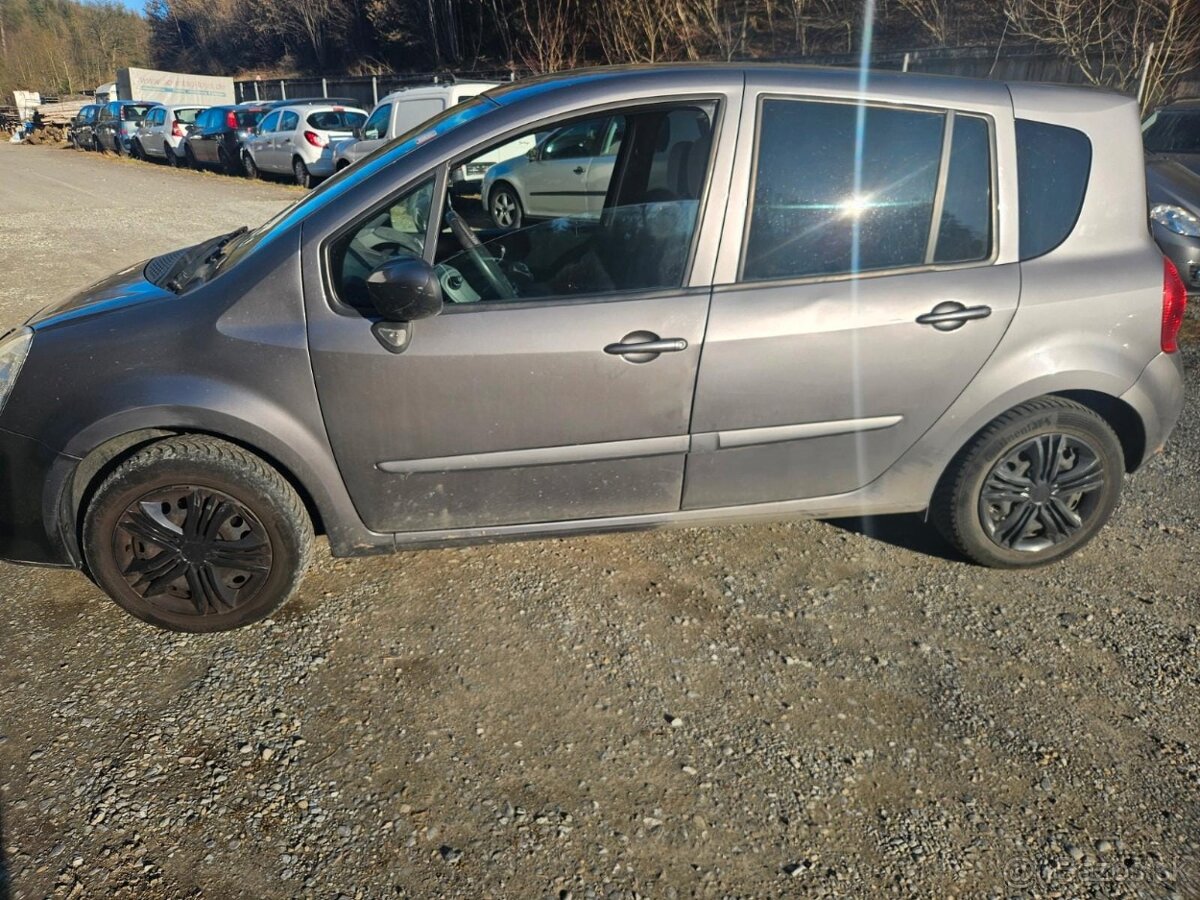 Renault Modus 1.2i 74kw model 2010 - 7