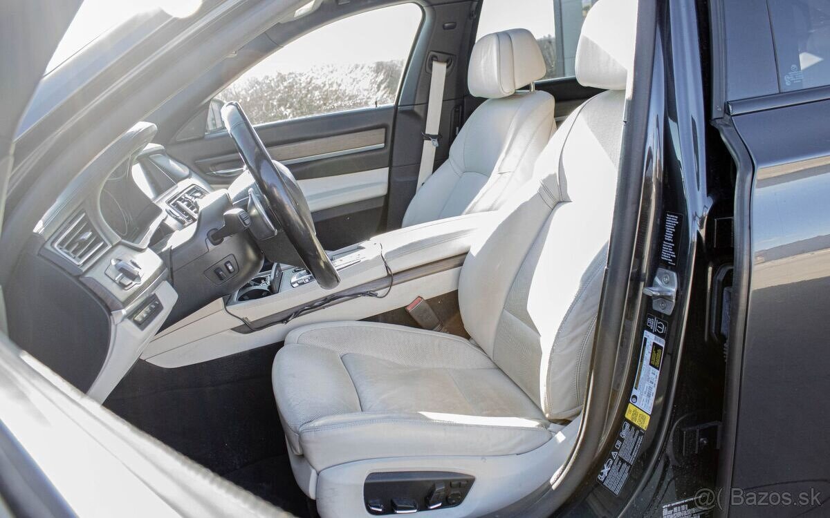 BMW 750i xDrive 2015 - 7