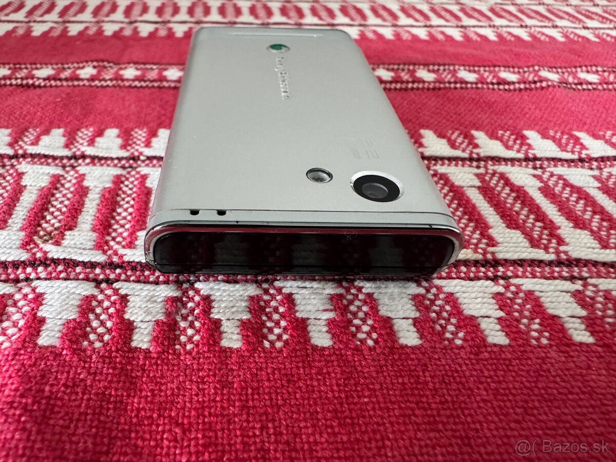 Sony Ericsson T715 - 7